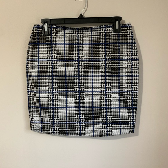 Express Pattern Mini Skirts - Picture 8 of 11